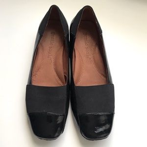 New! Kenneth Cole Low Wedge Shoe